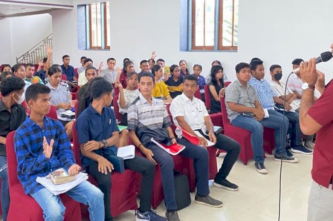 Jadi Guru bagi Siswa/i Katekisasi Gereja, PK Muda Kenalkan UU SPPA