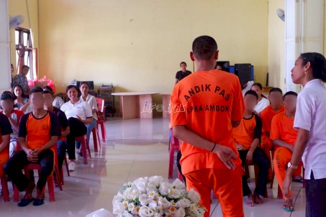 Anak LPKA Ambon Senang Terima Bingkisan Kasih dari Organisasi Gereja