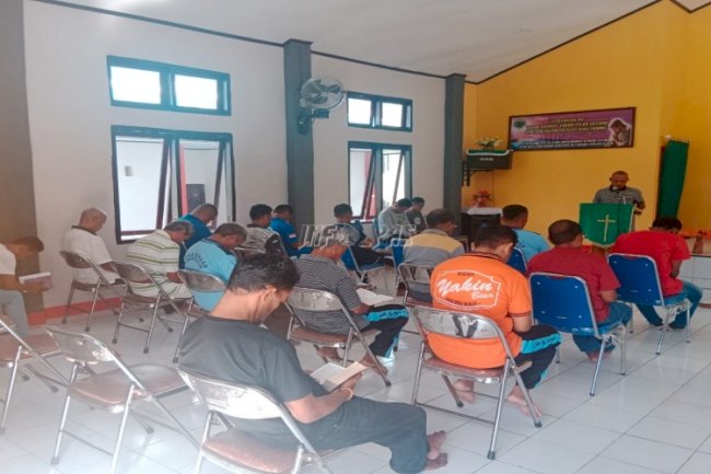 Lapas Piru Adakan Penyegaran Rohani bagi WBP Kristen