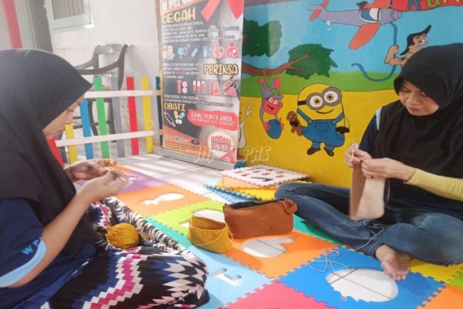 WBP Rutan Bantaeng Ciptakan Kerajinan dari Benang Polycherry