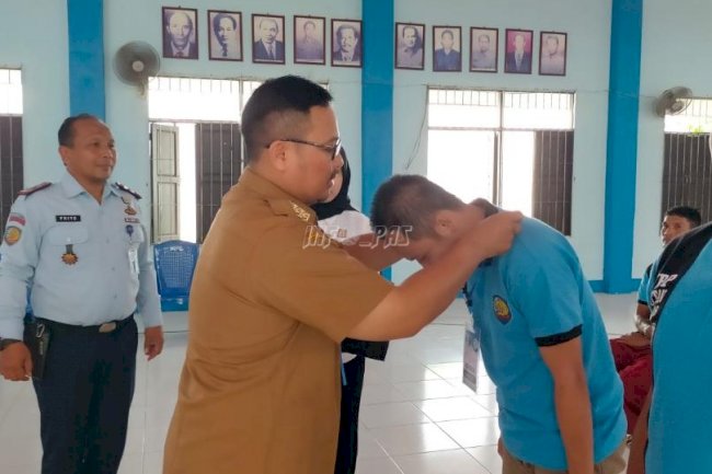 Rutan Sambas Gandeng Disnakertrans Kab. Sambas Berikan Pelatihan Ayam Super bagi WBP