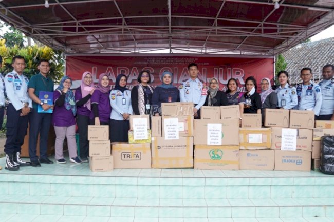 Lebih Sepekan Pascagempa, Ditjenpas Kembali Serahkan Bantuan Kemanusiaan di Lapas Cianjur