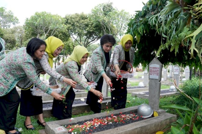Sambut Hari Jadi Ke-19, PIPAS se-Indonesia Ziarah ke Taman Makam Pahlawan