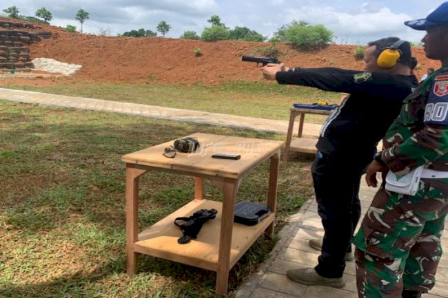 Jajaran Lapas Narkotika Karang Intan Asah Keterampilan Menembak