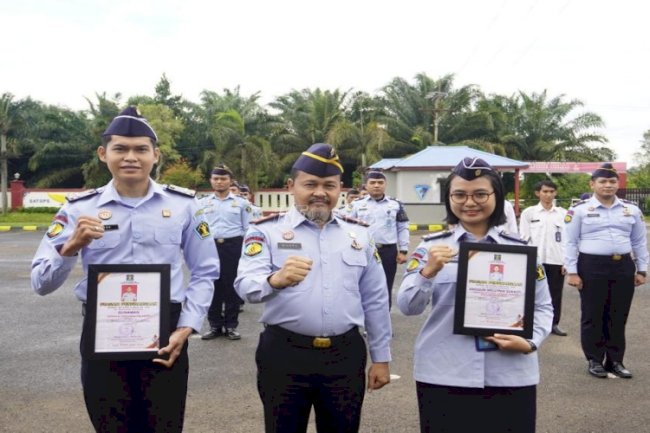 Lapas Narkotika Karang Intan Berikan Penghargaan kepada Pegawai Berprestasi