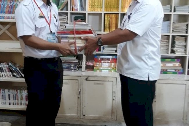 Rutan Sinjai Dapat Bantuan Buku Bacaan dan Takjil