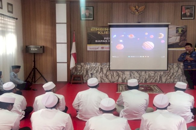 Maksimalkan Ibadah di 10 Hari Terakhir Ramadan, Bapas Kediri Ajak Klien Ngaji Bersama