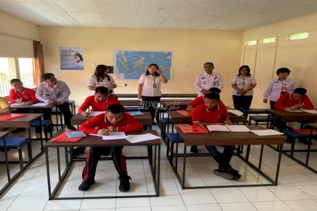Anak Binaan LPKA Tomohon Jalani Ujian Semester Sekolah Nonformal