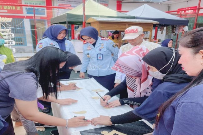 Warga Binaan Lapas Perempuan Palembang Perdalam Keterampilan Membuat Jumputan