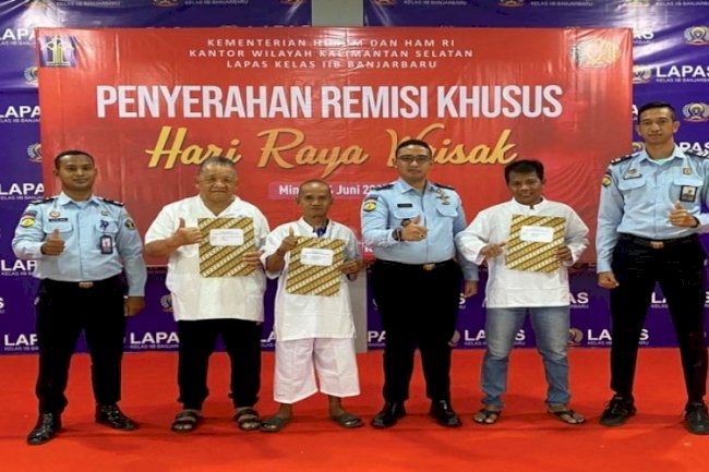 Berkelakuan Baik dan Penuhi Persyaratan, Warga Binaan Buddha Terima RK Waisak