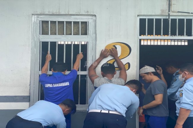 Satops Patnal Lapas Banjarbaru Kembali Razia Kamar Hunian Warga Binaan