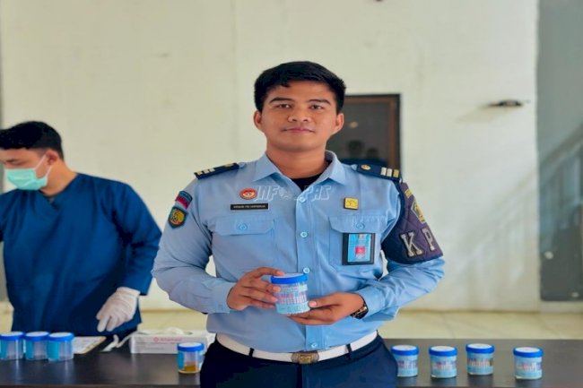 Perangi Narkoba, Lapas Banjarbaru Tes Urine Petugas dan Warga Binaan Secara Mendadak