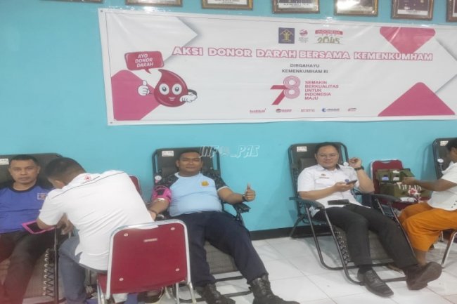 Peringati Hari Lahir Kemenkumham, Petugas Rutan Ambon Donorkan Darah