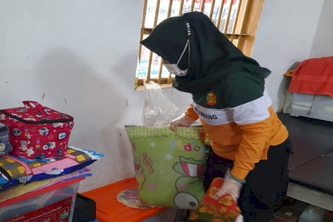 Penggeledahan Rutin Cegah Gangguan Kamtib di Lapas Perempuan Palembang