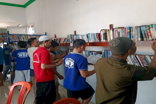Perpustakaan, Tempat Favorit Warga Binaan Lapas Narkotika Karang Intan