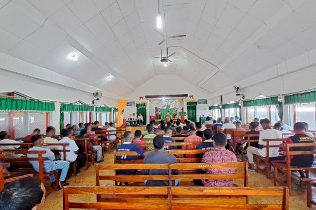 Warga Binaan Lapas Kalabahi Antusias Ikuti Ibadah bersama Pendeta Calvin Bangun