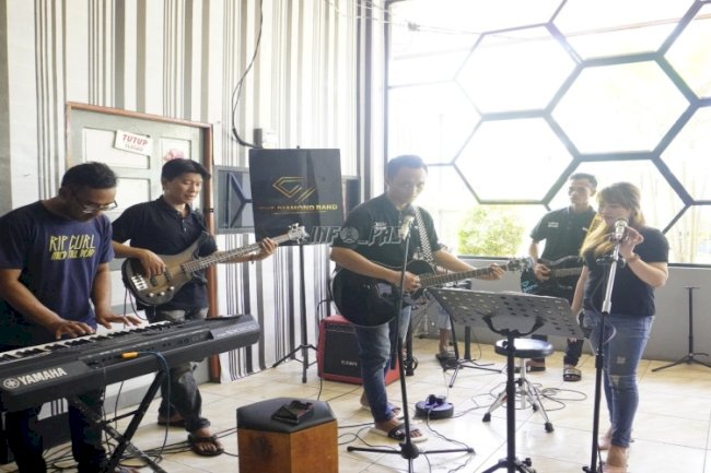 Live Music Diamond Band Hibur Pengunjung Lapas Narkotika Karang Intan