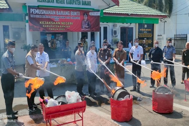 Lapas Narkotika Karang Intan Musnahkan Barang Bukti Bersama Kejari Banjar