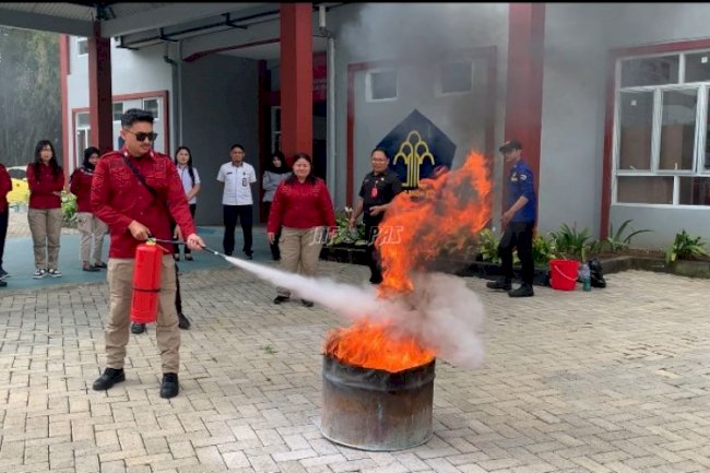 Mitigasi Bencana, Lapas Perempuan Manado Gelar Simulasi Kebakaran