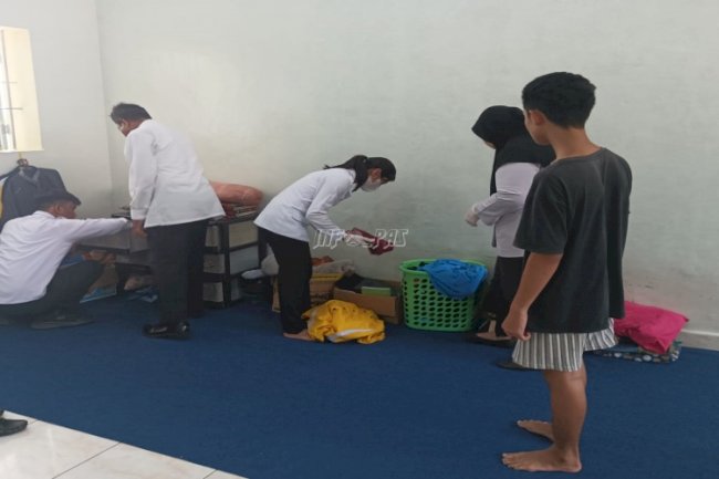 Kadivpas Babel Pimpin Langsung Penggeledahan Blok Hunian dan Tes Urine di LPKA Pangkalpinang