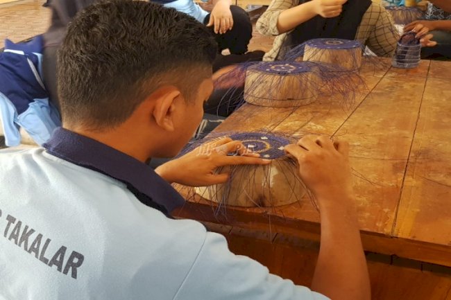 Tingkatkan Keterampilan, Warga Binaan Lapas Takalar Terus Produksi Songkok Guru