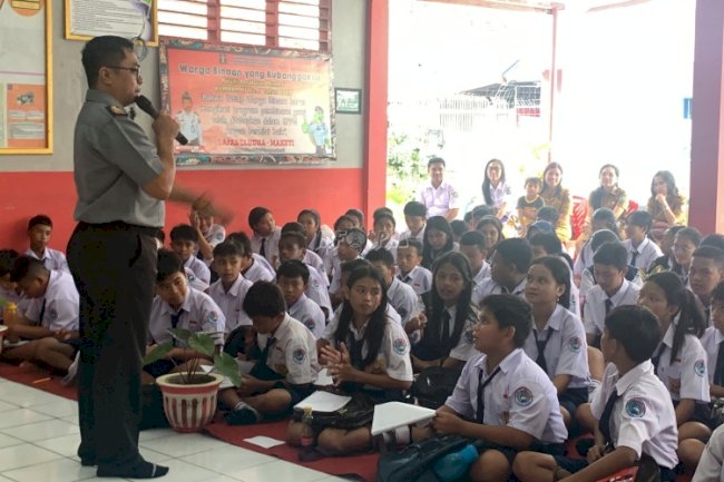 Lapas Tahuna Kedatangan Puluhan Siswa, Paparkan Pemanfaatan Sampah Jadi Karya Seni