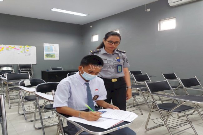 LPKA Palu Fasilitasi Anak Binaan dalam Pelaksanaan Ujian Semester Ganjil