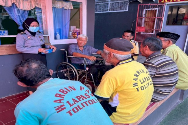 Petugas Klinik Lapas Tolitoli Jemput Bola Periksa Kesehatan Warga Binaan Lansia