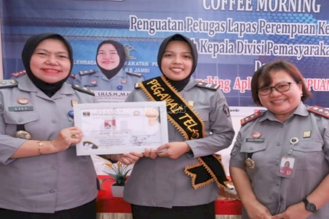 Tingkatkan Semangat Kerja, Lapas Perempuan Jambi Beri Penghargaan Petugas Teladan