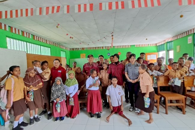 Lapas Kalabahi Berbagi Kasih dengan Siswa Disabilitas di SLBN Alor