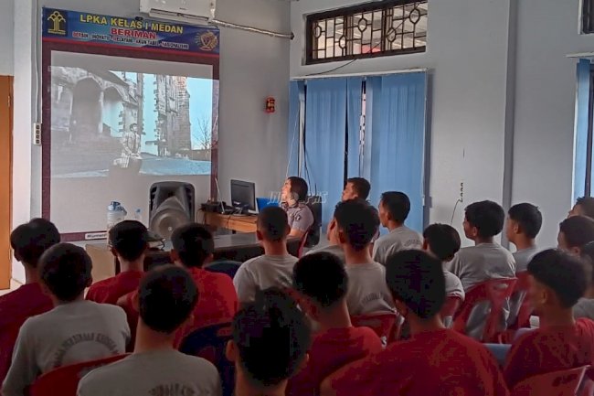 LPKA Medan dan PKBM Bintula Ajak Anak Binaan Evaluasi Pembelajaran dari Film Rudy Habibie