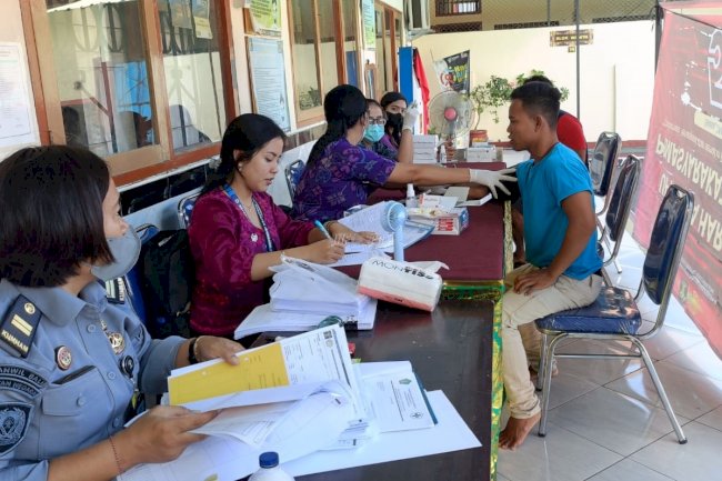 Periksa Kesehatan Warga Binaan, Rutan Negara Gandeng Puskesmas I Negara