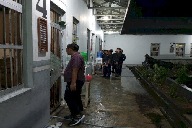 Tingkatkan Deteksi Dini, Lapas Banjarbaru Lakukan Troling Pengamanan Malam