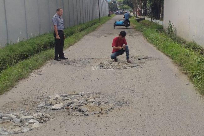 Peduli Lingkungan, LPKA Medan Timbun Jalan Rusak