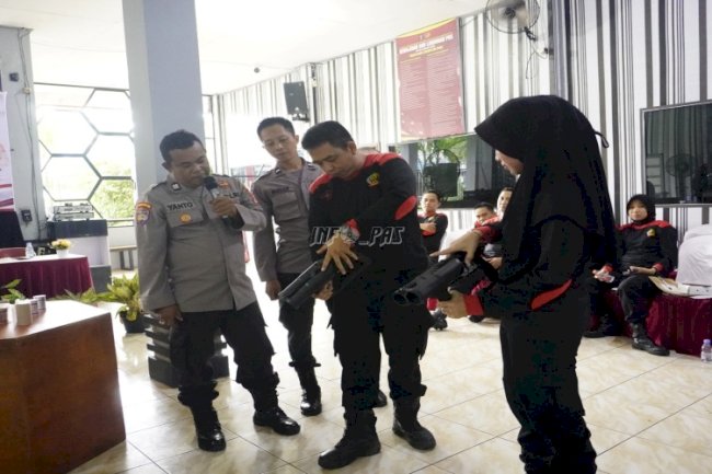 Petugas Lapas Narkotika Karang Intan Pelajari Teknik Penggunaan Borgol, Senpi, dan Amunisi