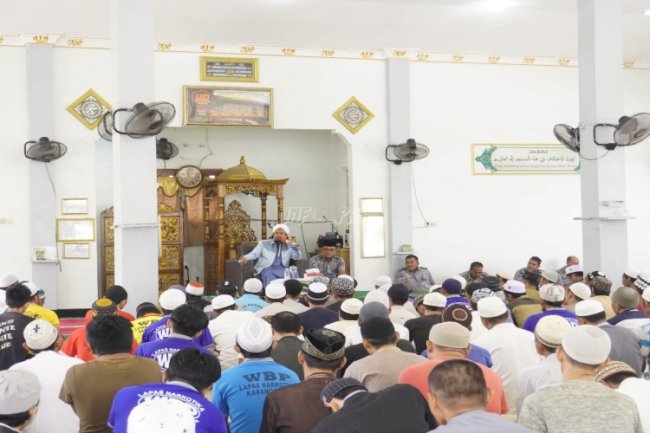 Warga Binaan Lapas Narkotika Karang Intan Dengarkan Siraman Rohani dari Ustaz Abdurrahman 