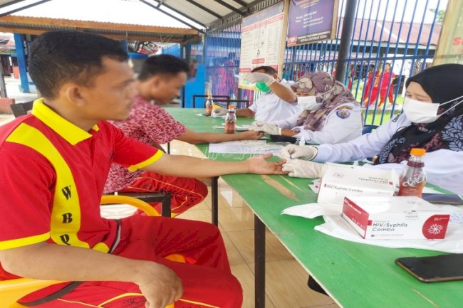 Puluhan Warga Binaan Lapas Labuhan Bilik Jalani Tes HIV dan Sifilis