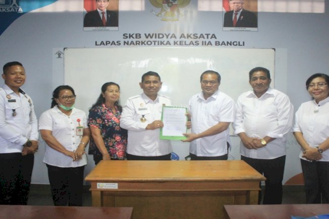 Lapas Narkotika Bangli Terima Sumbangan Meja Kursi dari YTTB BKPB
