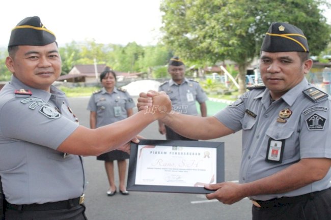 Apresiasi Kinerja, Rutan Ambon Berikan Penghargaan Petugas Teladan