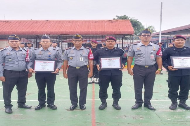 Tiga Petugas Lapas Labuhan Bilik Raih Penghargaan Petugas Teladan