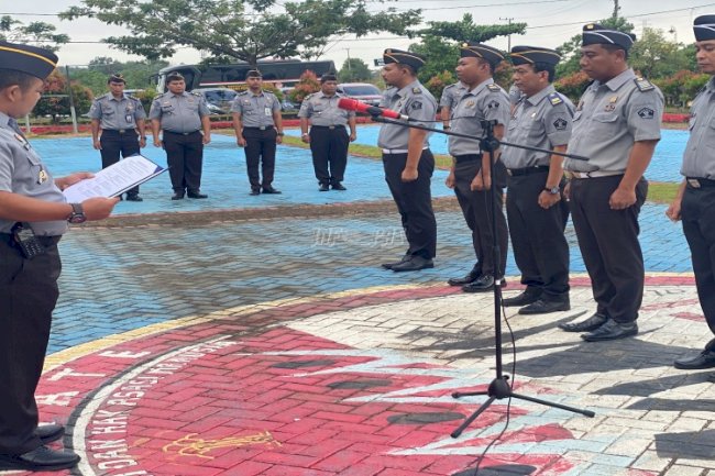 6 Petugas Lapas Banjarbaru Terima Kenaikan Pangkat