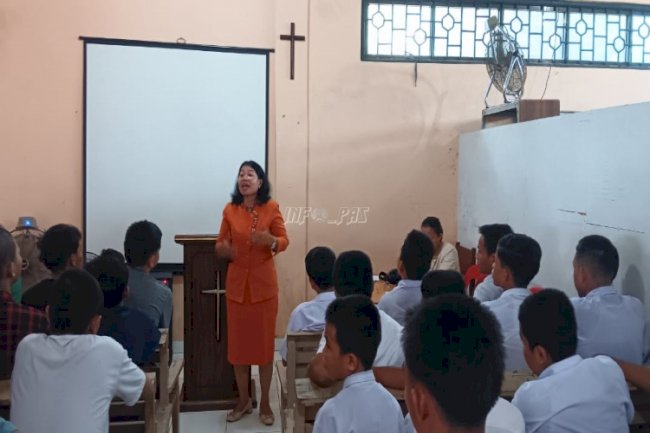 Anak Binaan LPKA Medan Beribadah Bersama Siswa SMP Santo Yoseph 
