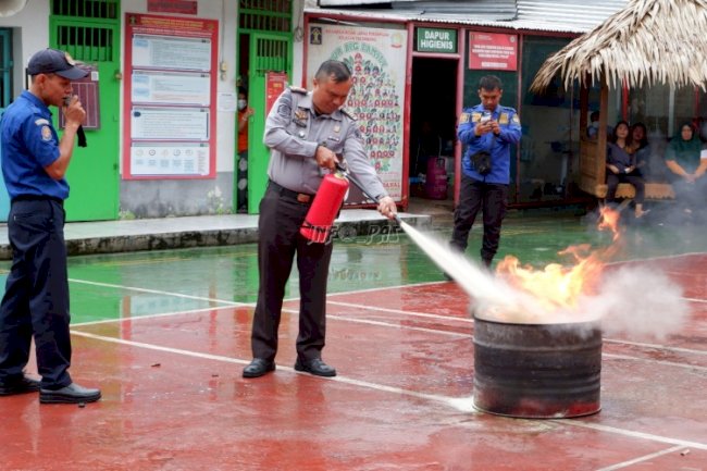  Gandeng Dinas Damkar, Lapas Perempuan Palembang Gelar Simulasi Kebakaran