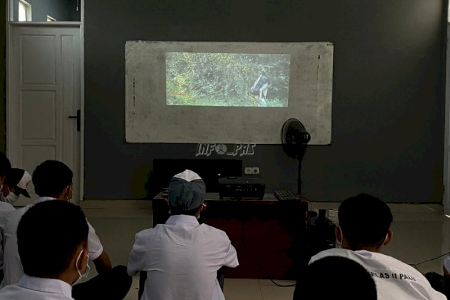 Anak Binaan LPKA Palu Peringati Hardiknas 2024 dengan Nobar Film Pendidikan