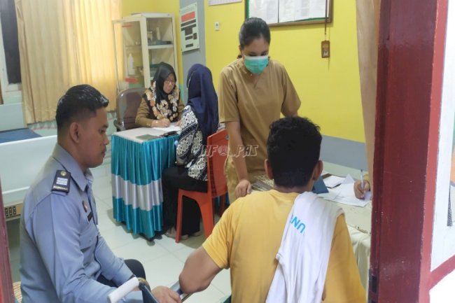  Alami Nyeri, Rutan Poso Periksakan Warga Binaan ke Puskesmas Kayamanya 