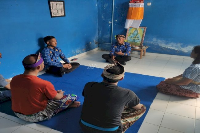 Rutan Poso Fasilitasi Warga Binaan Hindu Jalani Ibadah Puja Trisandya