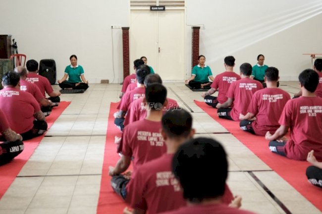 Warga Binaan Lapas Tabanan Latihan Kendalikan Emosi dengan Yoga