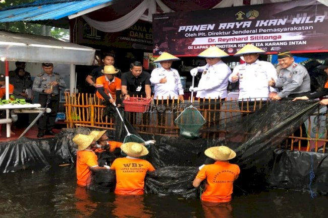 Panen 1 Ton Nila di Lapas Narkotika Karang Intan Tuai Pujian Plt. Dirjenpas