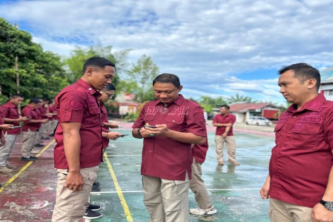 Cegah Judi dan Pinjaman Online, Kalapas Tolitoli Cek Ponsel Petugas