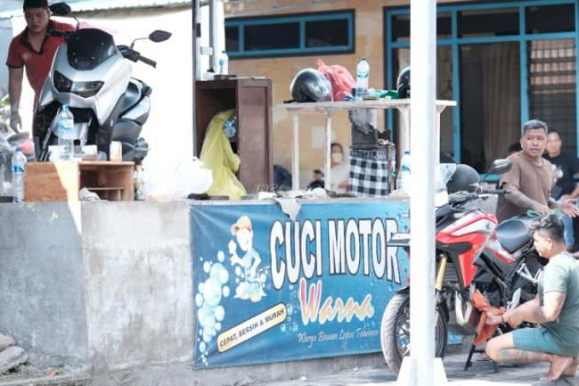 Jelang Tumpek Landep, Layanan Cuci Motor Lapas Tabanan Diserbu Pelanggan